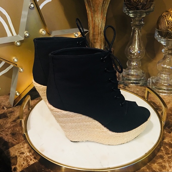 ASOS Moccasin Ankle Boots Wedge Heel Size 7 Laced - Picture 3 of 7